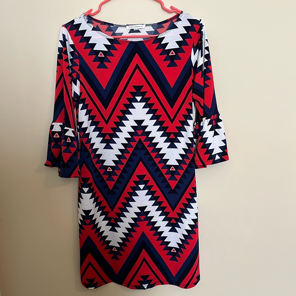 Never worn! Absolutely gorgeous dress and so stylish!